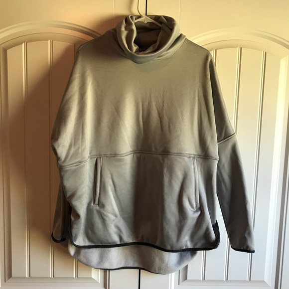 SOLD The North Face Gray cozy slacker poncho - Picture 4 of 8